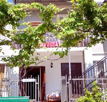 Гостевой Дом На Гечба Hotel Gagra Ngoại thất bức ảnh